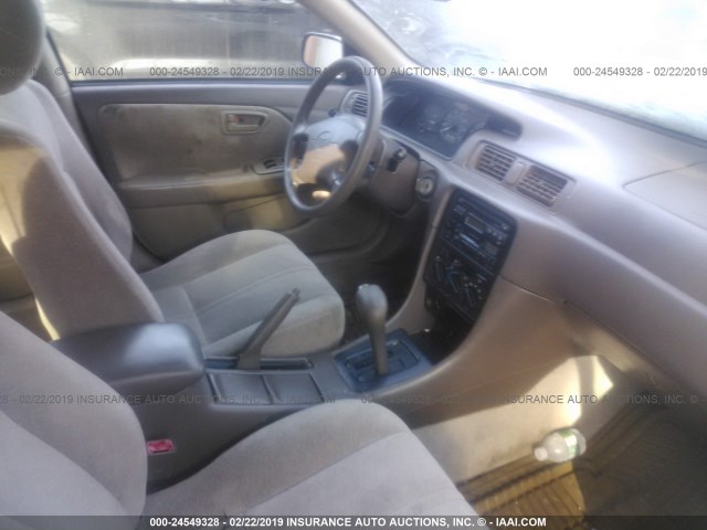 4T1BG22K4WU378530 - 1998 TOYOTA CAMRY CE/LE/XLE 棕色 照片 5