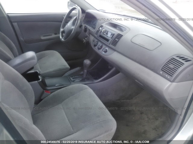 JTDBE32K620131530 - 2002 TOYOTA CAMRY LE/XLE/SE GRAY photo 5