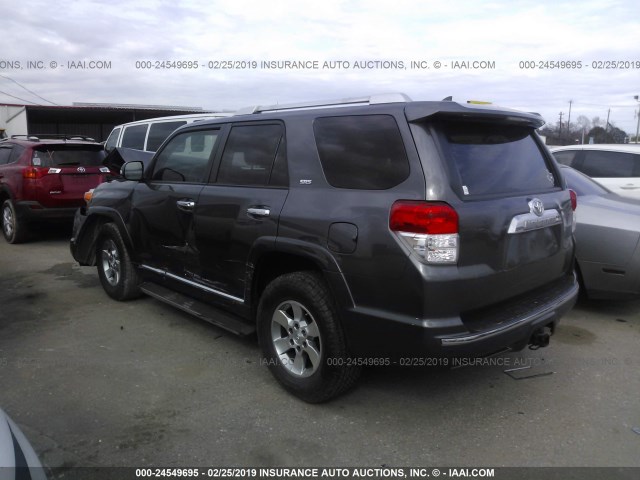 JTEZU5JR4B5023174 - 2011 TOYOTA 4RUNNER SR5/LIMITED GRAY photo 3