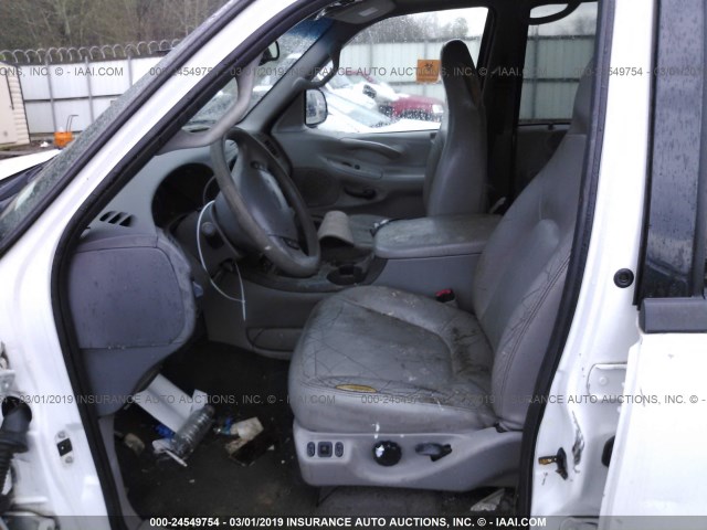 1FMRU1562YLB71580 - 2000 FORD EXPEDITION XLT WHITE photo 5