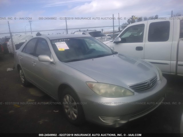 4T1BE32K75U981014 - 2005 TOYOTA CAMRY LE/XLE/SE SILVER photo 1