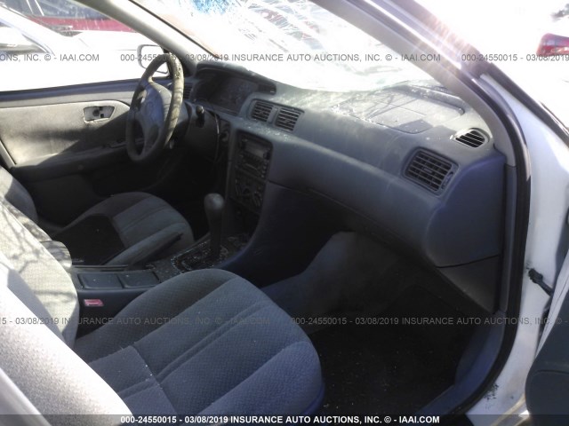 4T1BG22K5YU992098 - 2000 TOYOTA CAMRY CE/LE/XLE 白色 照片 5