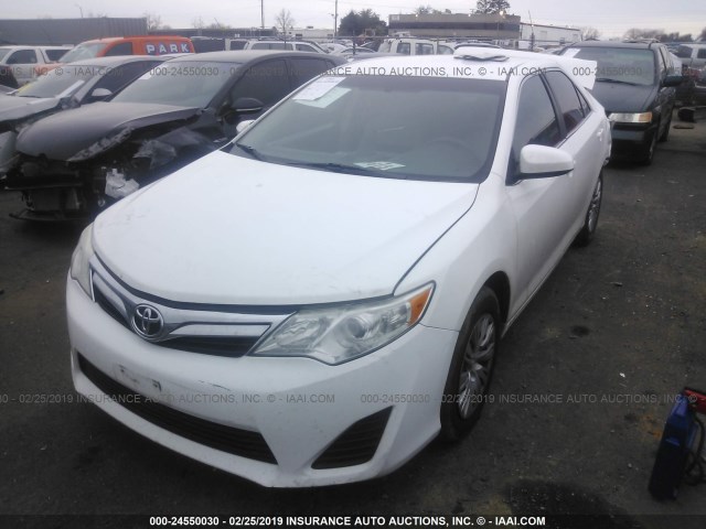 4T1BF1FK5CU566511 - 2012 TOYOTA CAMRY SE/LE/XLE WHITE photo 2