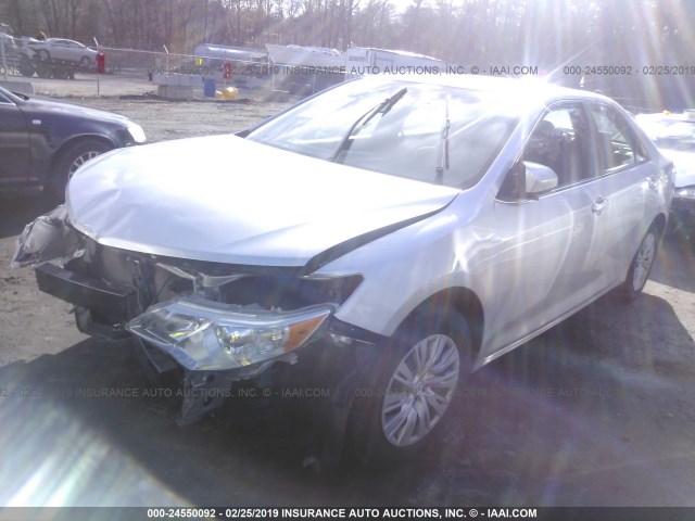 4T4BF1FK2ER351869 - 2014 TOYOTA CAMRY L/SE/LE/XLE SILVER photo 2