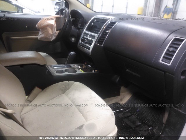 2FMDK48C88BA26787 - 2008 FORD EDGE SEL WHITE photo 5