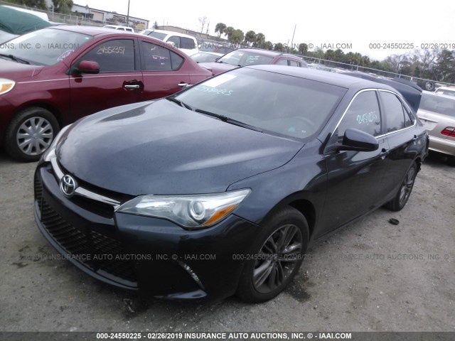 4T1BF1FK1GU165916 - 2016 TOYOTA CAMRY LE/XLE/SE/XSE BLACK photo 2