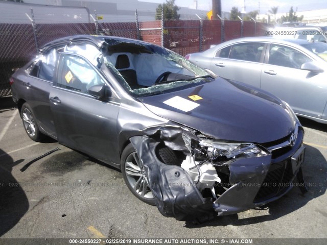 4T1BF1FK2FU898099 - 2015 TOYOTA CAMRY LE/XLE/SE/XSE 灰色 照片 1