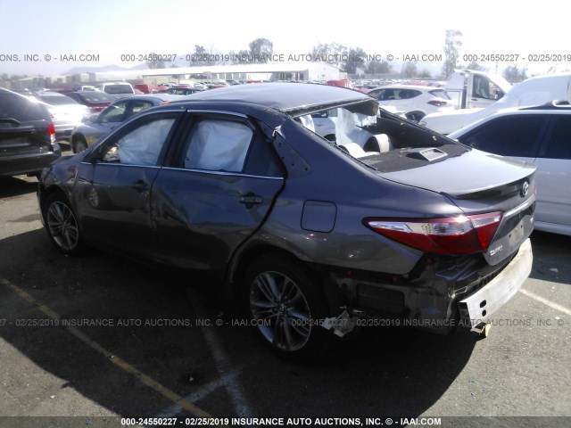 4T1BF1FK2FU898099 - 2015 TOYOTA CAMRY LE/XLE/SE/XSE 灰色 照片 3