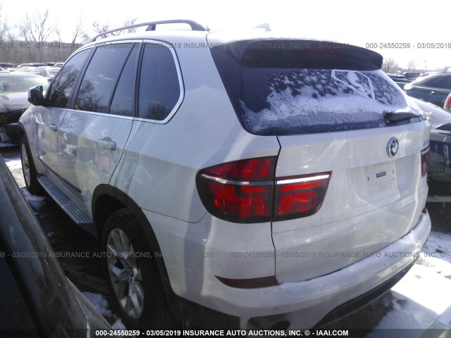 5UXZV4C59D0E02307 - 2013 BMW X5 XDRIVE35I WHITE photo 3