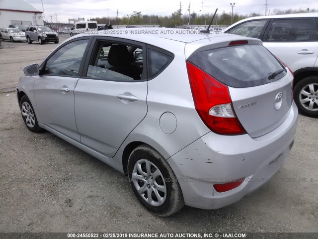 KMHCT5AEXEU172656 - 2014 HYUNDAI ACCENT GLS/GS SILVER photo 3