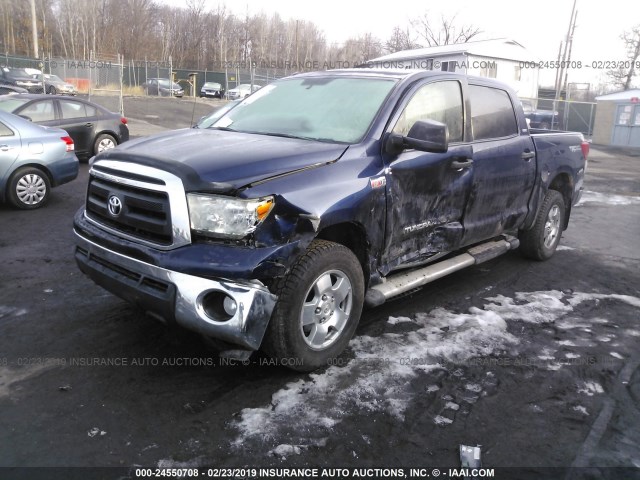 5TFDW5F19AX147102 - 2010 TOYOTA TUNDRA CREWMAX SR5 Dark Blue photo 2