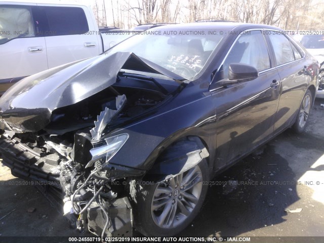 4T1BF1FK2HU405699 - 2017 TOYOTA CAMRY LE/XLE/SE/XSE 黑色 照片 2