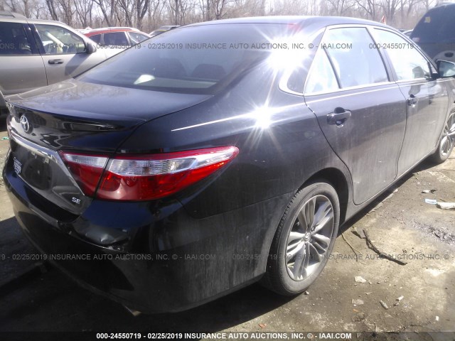 4T1BF1FK2HU405699 - 2017 TOYOTA CAMRY LE/XLE/SE/XSE 黑色 照片 4