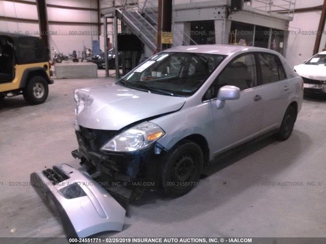 3N1BC11E09L382226 - 2009 NISSAN VERSA S/SL GRAY photo 2