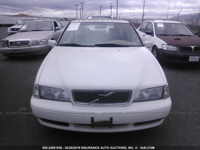 YV1LW5670W2489696 - 1998 VOLVO V70 GLT WHITE photo 6