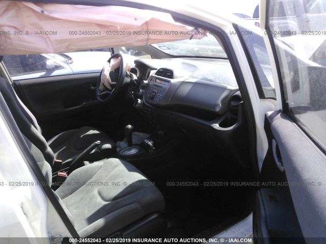 JHMGE8H35DC073669 - 2013 HONDA FIT WHITE photo 5