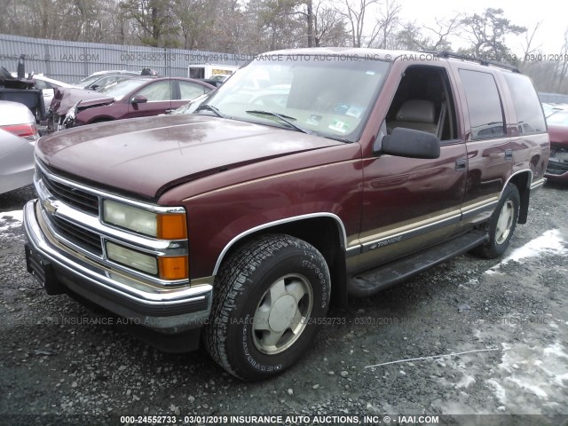 1GNEK13R1XJ387556 - 1999 CHEVROLET TAHOE K1500 RED photo 2