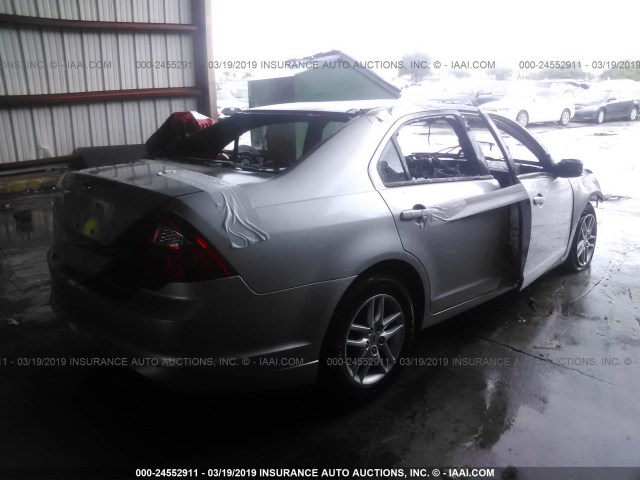 3FAHP0GA1AR102427 - 2010 FORD FUSION S SILVER photo 4