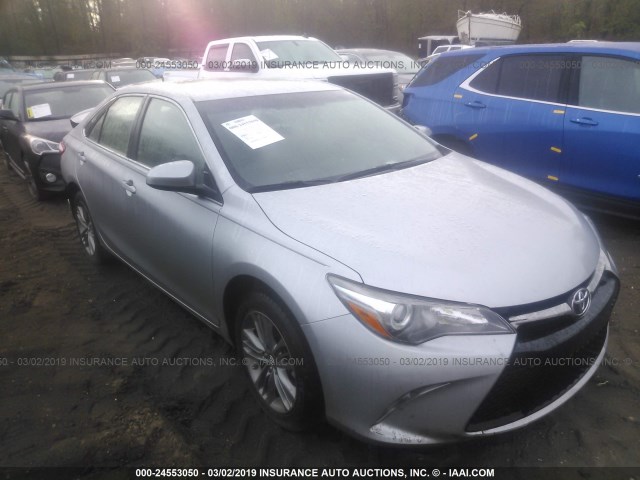 4T1BF1FK8HU276982 - 2017 TOYOTA CAMRY LE/XLE/SE/XSE SILVER photo 1