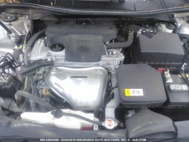 4T1BF1FK8HU276982 - 2017 TOYOTA CAMRY LE/XLE/SE/XSE SILVER photo 10