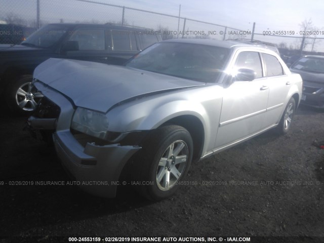 2C3KA53G67H858000 - 2007 CHRYSLER 300 TOURING SILVER photo 2