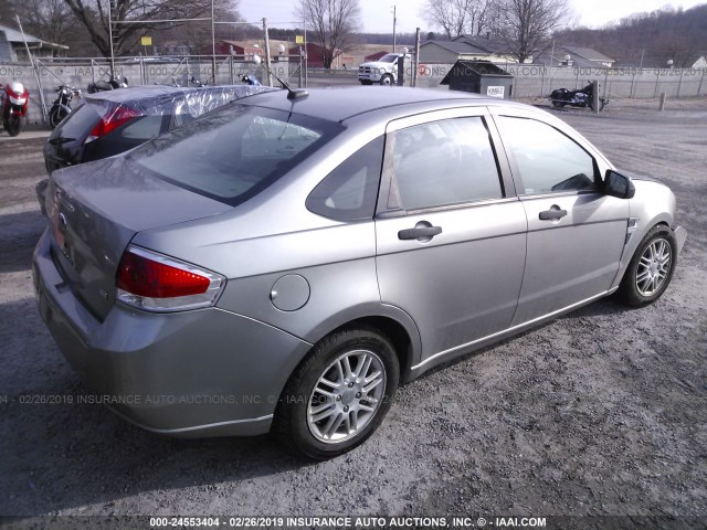 1FAHP35N18W145177 - 2008 FORD FOCUS SE/SEL/SES SILVER photo 4