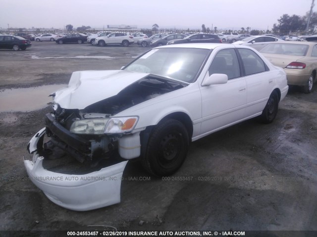 4T1BG22K11U822469 - 2001 TOYOTA CAMRY CE/LE/XLE WHITE photo 2