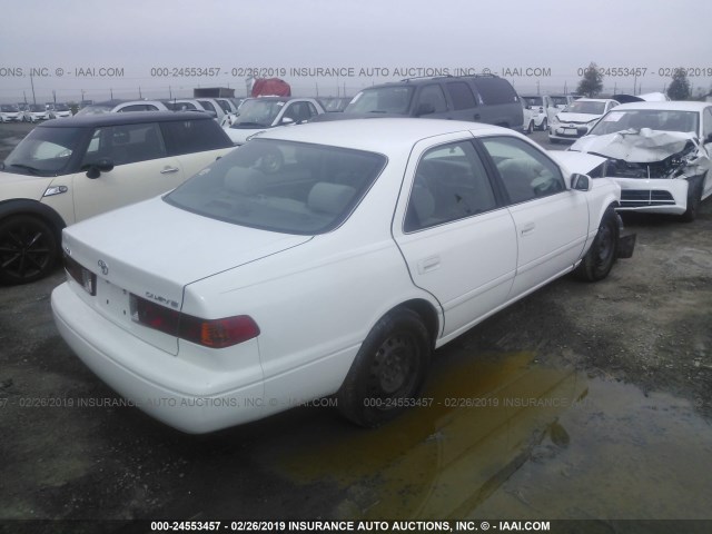 4T1BG22K11U822469 - 2001 TOYOTA CAMRY CE/LE/XLE WHITE photo 4