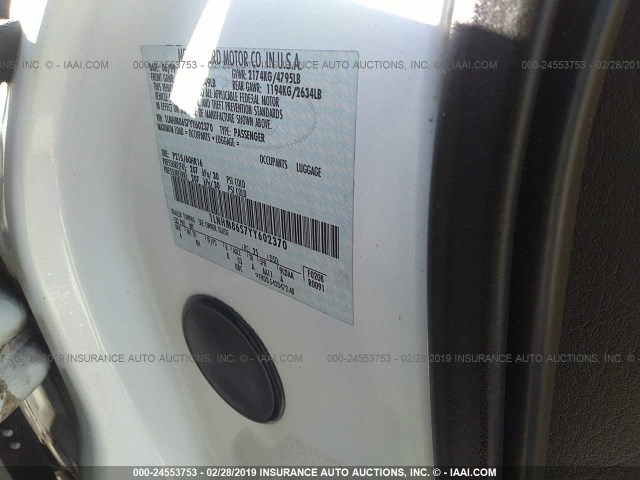 1LNHM86S7YY602370 - 2000 LINCOLN LS WHITE photo 9