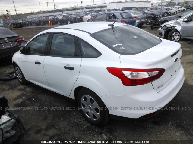 1FAHP3E20CL447382 - 2012 FORD FOCUS S WHITE photo 3