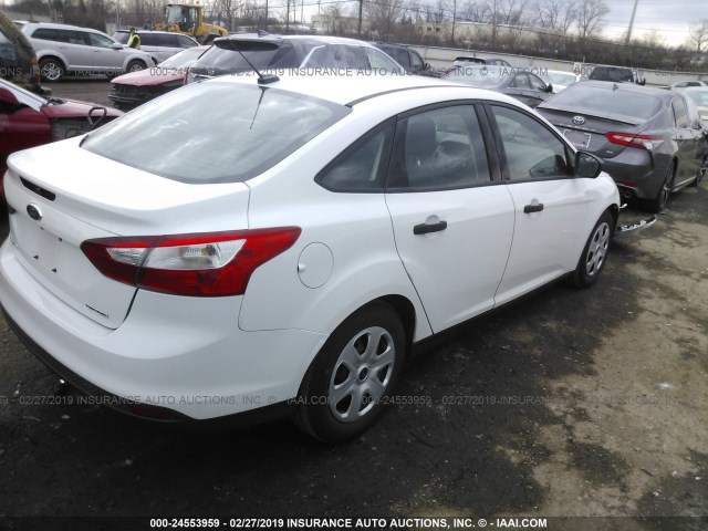 1FAHP3E20CL447382 - 2012 FORD FOCUS S WHITE photo 4