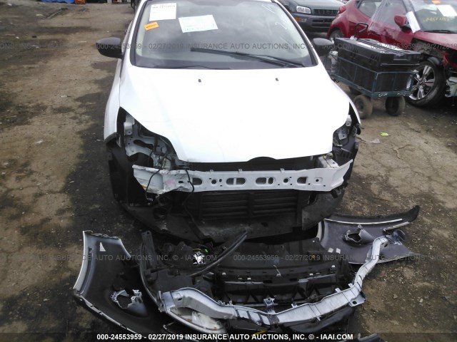 1FAHP3E20CL447382 - 2012 FORD FOCUS S WHITE photo 6