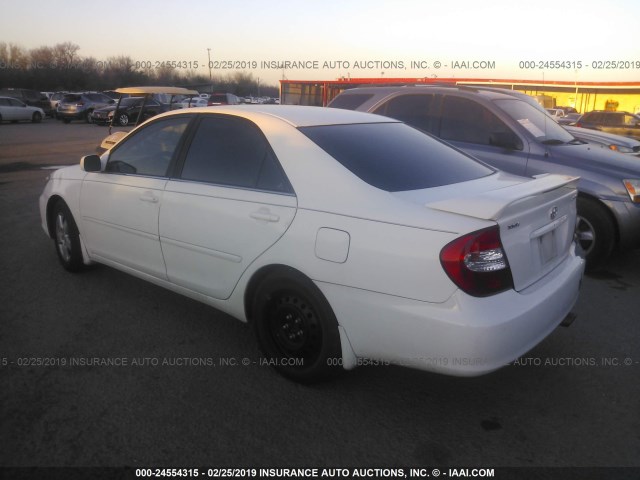 4T1BE32K72U075750 - 2002 TOYOTA CAMRY LE/XLE/SE WHITE photo 3