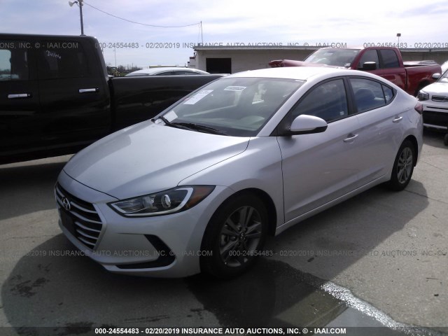 5NPD84LF9JH256062 - 2018 HYUNDAI ELANTRA SEL/VALUE/LIMITED SILVER photo 2