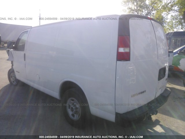 1GTGG25V051262158 - 2005 GMC SAVANA G2500 WHITE photo 3