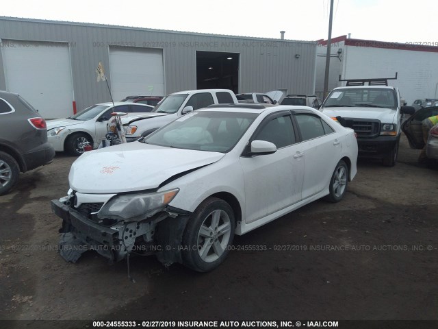 4T1BF1FK2CU177101 - 2012 TOYOTA CAMRY SE/LE/XLE WHITE photo 2