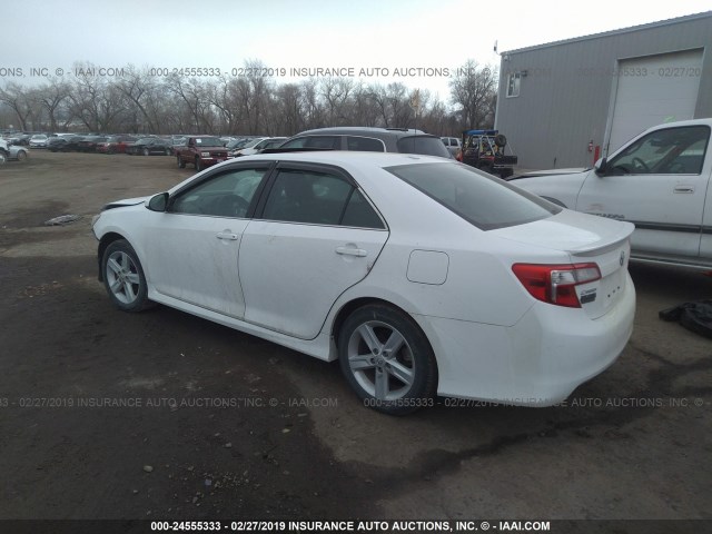 4T1BF1FK2CU177101 - 2012 TOYOTA CAMRY SE/LE/XLE WHITE photo 3