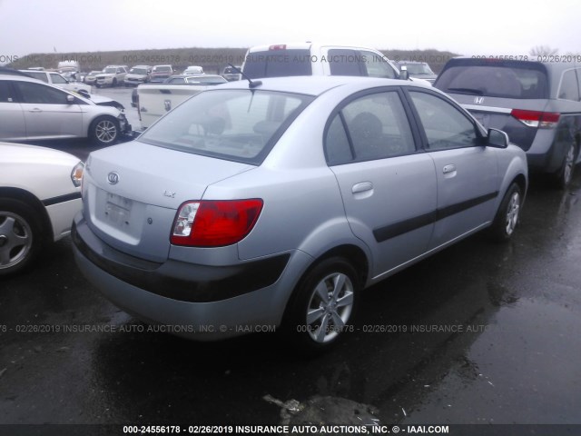 KNADE223096504884 - 2009 KIA RIO LX/SX SILVER photo 4