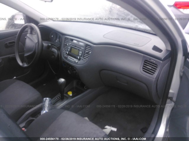 KNADE223096504884 - 2009 KIA RIO LX/SX SILVER photo 5