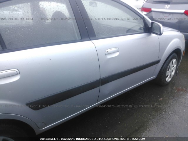 KNADE223096504884 - 2009 KIA RIO LX/SX SILVER photo 6