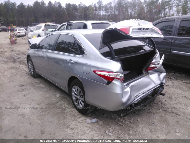 4T1BF1FKXHU418748 - 2017 TOYOTA CAMRY LE/XLE/SE/XSE SILVER photo 3