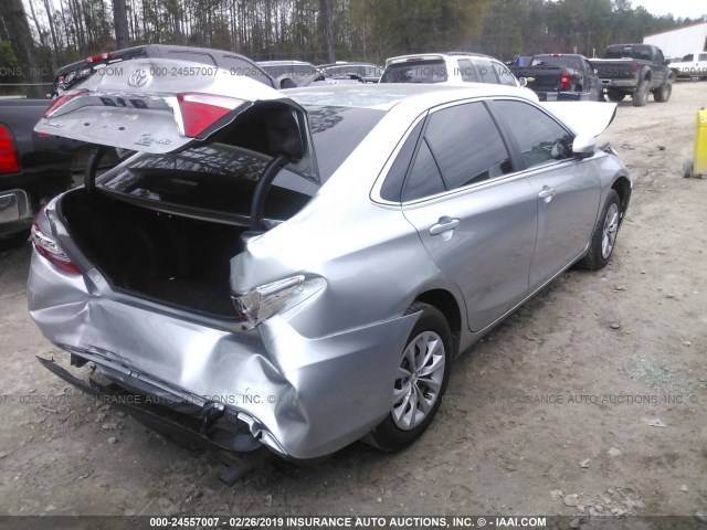 4T1BF1FKXHU418748 - 2017 TOYOTA CAMRY LE/XLE/SE/XSE SILVER photo 4