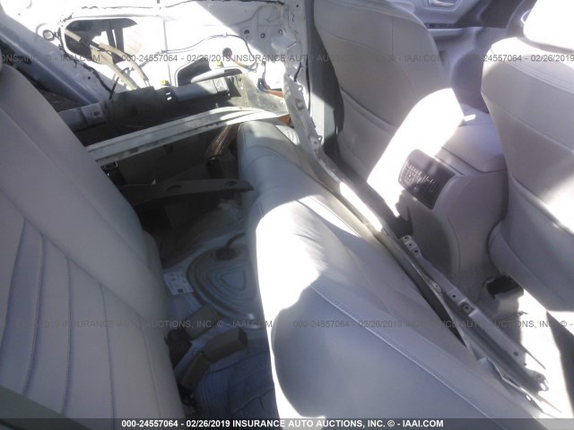 4T1BF1FK6HU429729 - 2017 TOYOTA CAMRY LE/XLE/SE/XSE თეთრი ფოტო 8