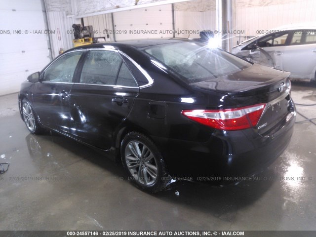 4T1BF1FK3FU987244 - 2015 TOYOTA CAMRY LE/XLE/SE/XSE შავი ფოტო 3