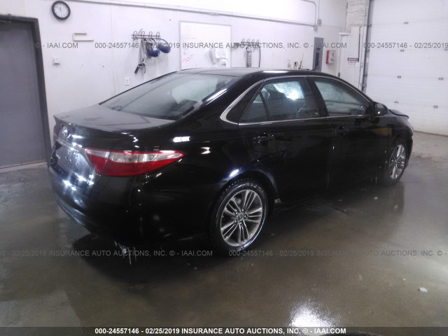 4T1BF1FK3FU987244 - 2015 TOYOTA CAMRY LE/XLE/SE/XSE შავი ფოტო 4
