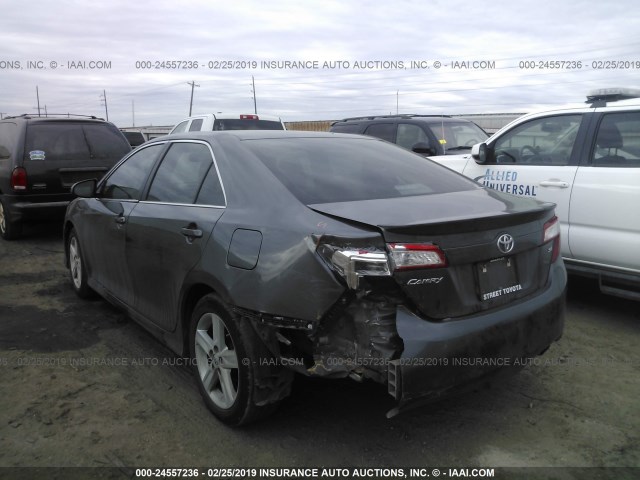 4T1BF1FK8EU733477 - 2014 TOYOTA CAMRY L/SE/LE/XLE 灰色 照片 3