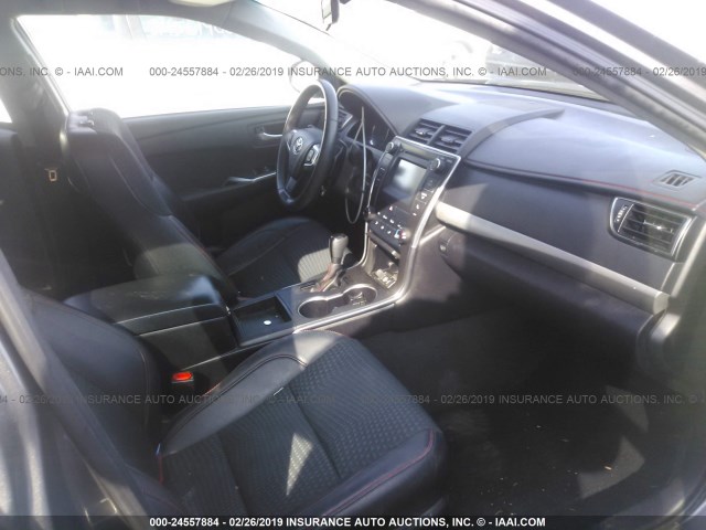 4T1BF1FK9FU481708 - 2015 TOYOTA CAMRY LE/XLE/SE/XSE GRAY photo 5