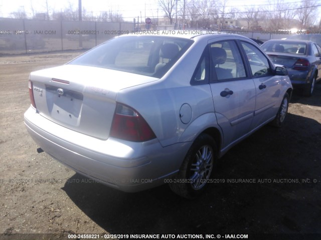 1FAFP34N87W136516 - 2007 FORD FOCUS ZX4/S/SE/SES SILVER photo 4