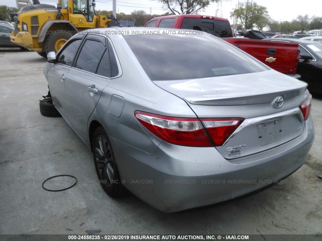 4T1BF1FK7GU157383 - 2016 TOYOTA CAMRY LE/XLE/SE/XSE 银色 照片 3