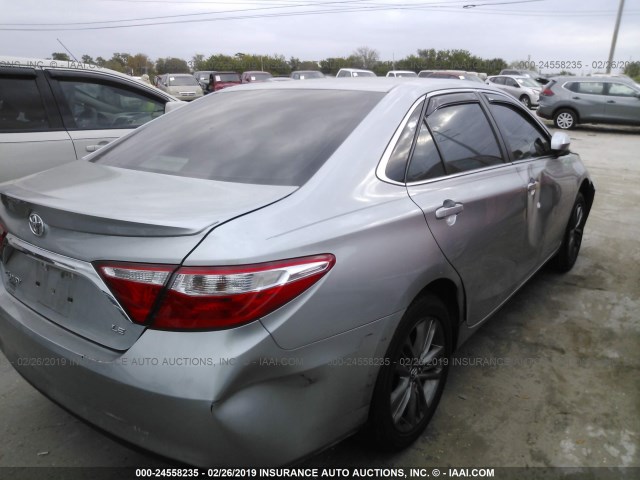 4T1BF1FK7GU157383 - 2016 TOYOTA CAMRY LE/XLE/SE/XSE 银色 照片 4